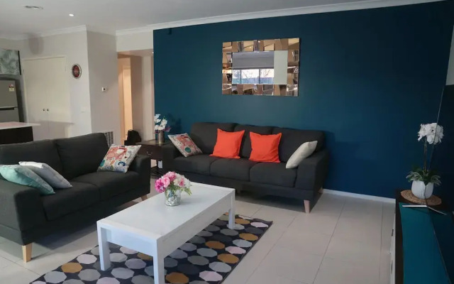Designer Decor Home 8Bed WilliamsLanding