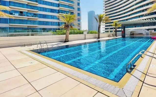 Bloomfields Elegant 2BR In Wave Tower