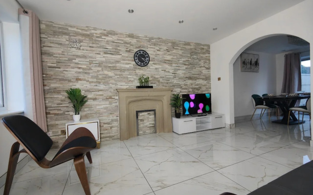 Tyburn Home, Birmingham With Free Parking