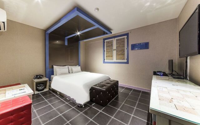 Hotel C&
