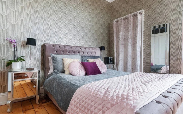 Bright Spacious and Luxurious Central Apartment