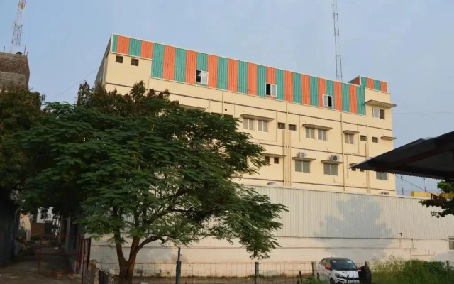 Rd Hotel by OYO Rooms