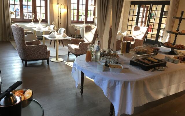 Hôtel-Restaurant Au Relais Du Château Mensberg