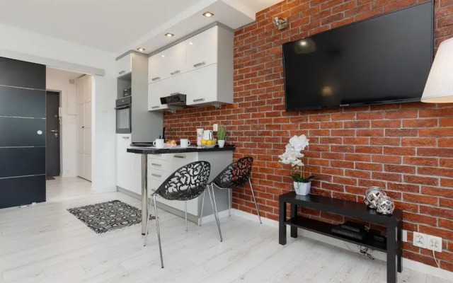 Apartment Popiełuszki Warsaw by Renters