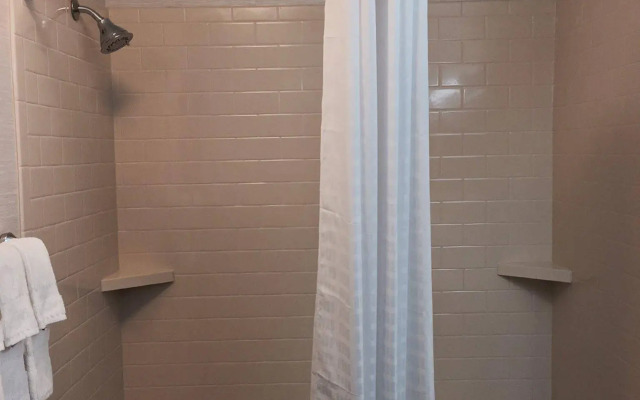 Candlewood Suites Youngstown W I-80 Niles Area by IHG