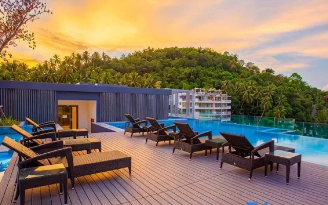 Nice Studio Top-Floor. Scenic Rooftop Pool. Surin Beach