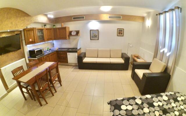 Carla Studio Apartment