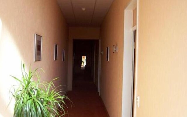 Econo Motel Goelzer