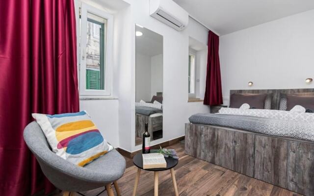 Apinelo Port Rooms