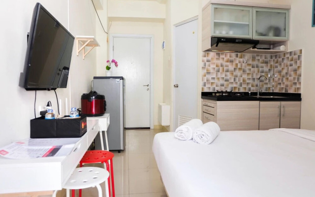 Cozy Studio Apartment Connected to Mall at Green Pramuka