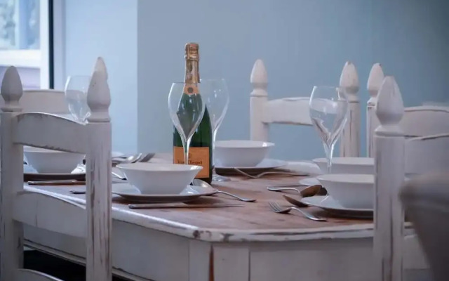 Pink Cottage - 4 Bedrooms & Hot Tub - Tenby