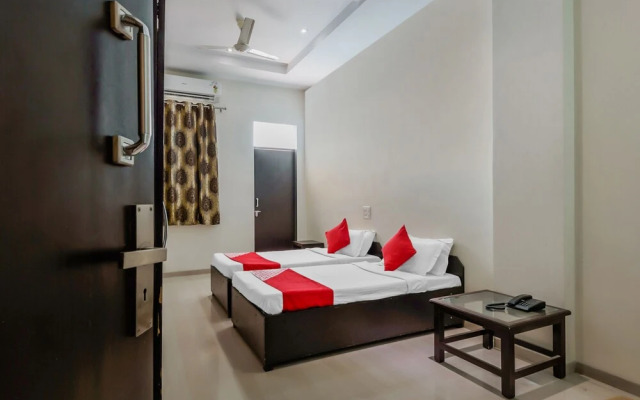 OYO 22349 Hotel Rainbow Inn