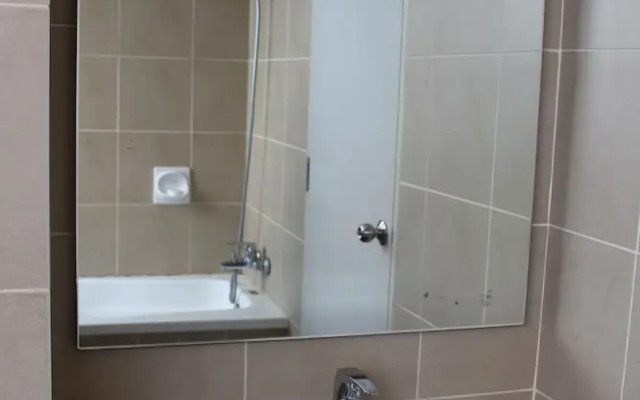 Peaceful Service Suites at Taragon Puteri Bintang