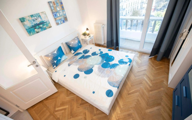 Victoria Avenue Apartment