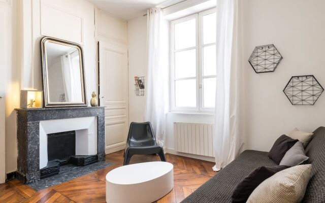 Honorê - Hôtel Pour Nomades Rêveurs - François Dauphin