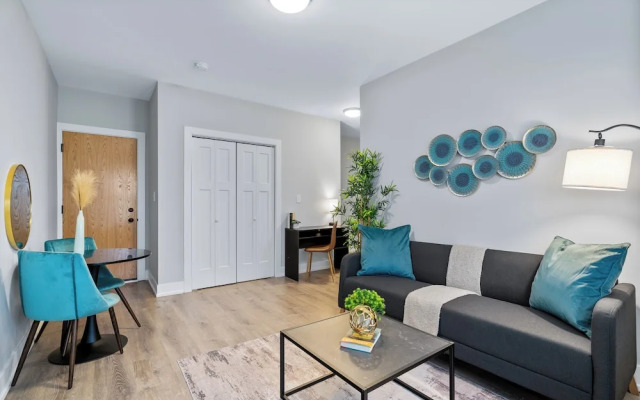 Stylish 1BR in Lakeview - Brompton 1 rep
