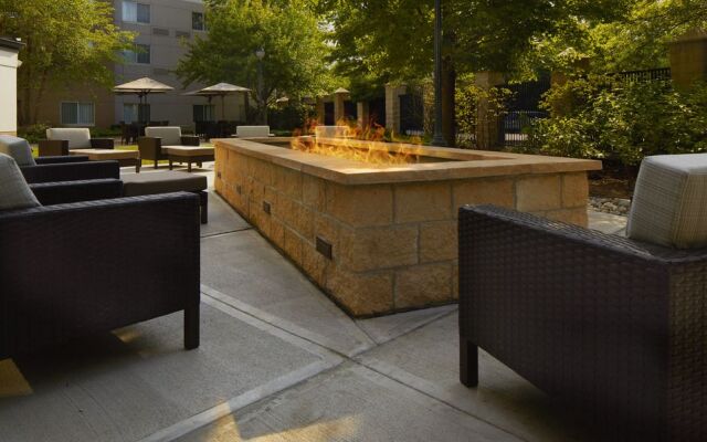 Courtyard Edison Woodbridge