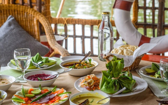 Spice Coast Cruises CGH Earth-Houseboat