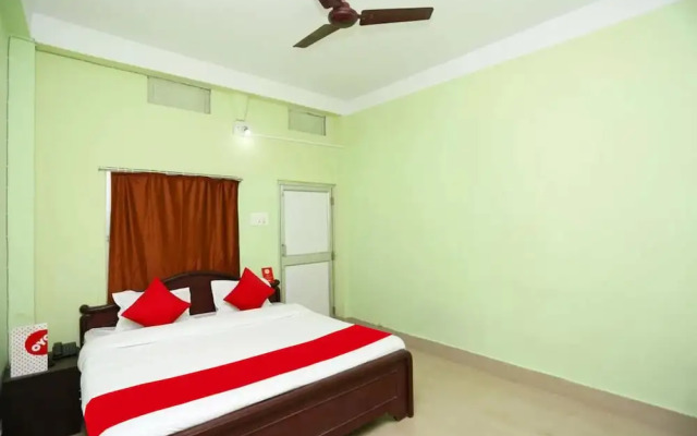 Goroomgo Somnath Rest House Puri