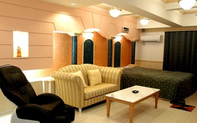 HOTEL cache - Adults Only