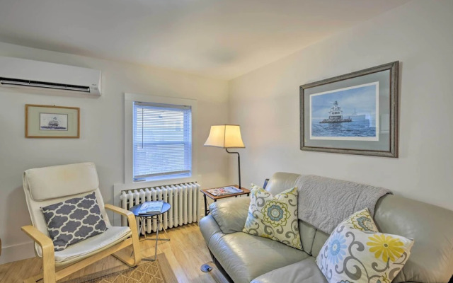 Quaint DT Greenport Apt - 2 Mi to Shelter Island!