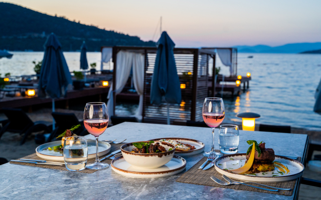 Moyo Beach Hotel