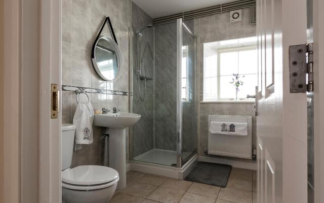 The Sail, Two Bedroom Apartment - Tenby