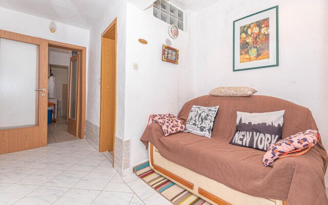 Nice Apartment in Grebastica With Wifi and 2 Bedrooms