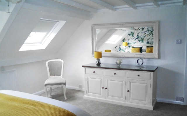 White Linen Whitby, Room Only