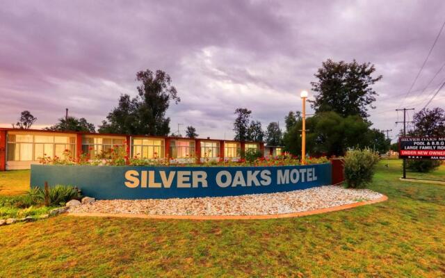 Silver Oaks Motel