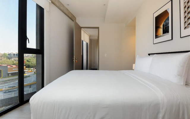 w Deluxe 3BR w Balcony in Interlomas