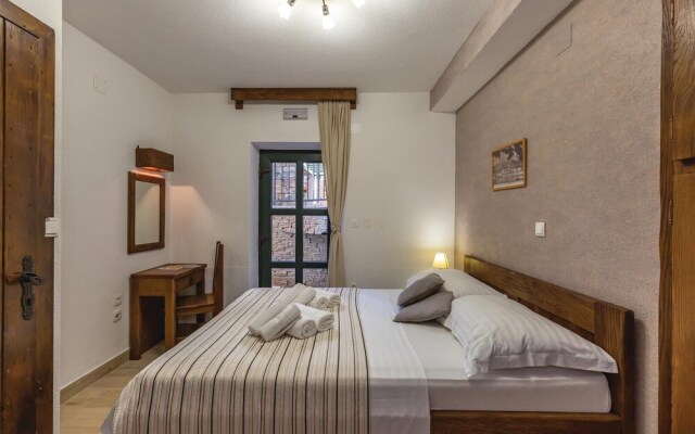 Amazing Home in Makarska with Hot Tub, Sauna & WiFi