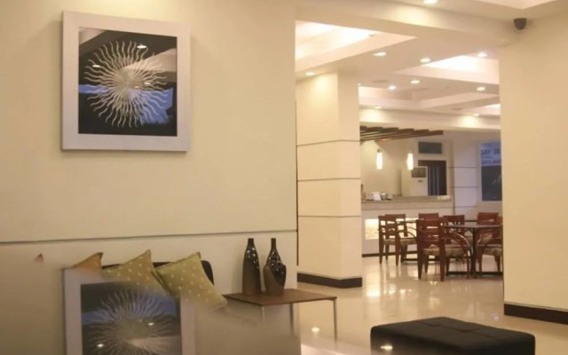 OYO 543 Negrense Suites