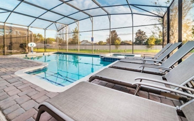 8BR Pool Home In ChampionsGate