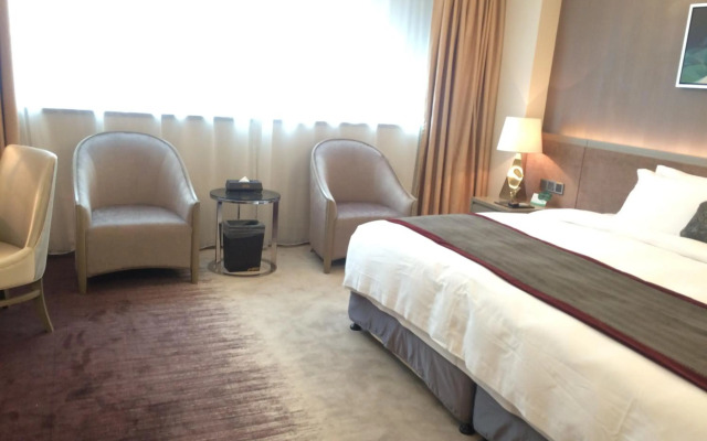 Shenzhen Baoan PLUS Gems Cube Hotel