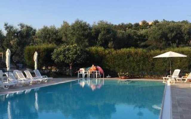 House With one Room in Grottaglie, With Pool Access, Furnished Terrace