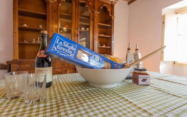 Villa Costanzi: Comfy Apartment Below The Cucco