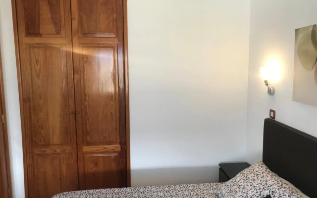 5 min walk from Yumbo 309