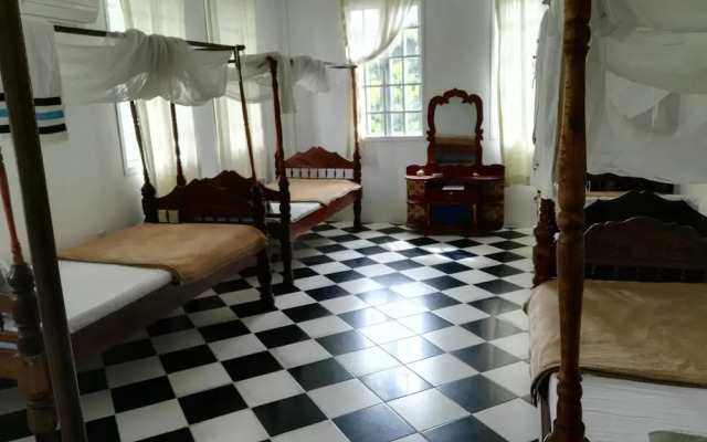 Sharook Lodge - Hostel