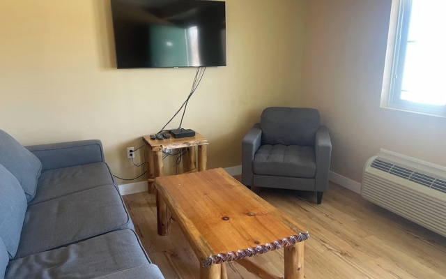 The Kingsley Suites