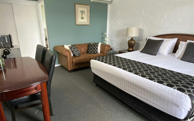 Centre Point Mid City Motor Inn – Guest Rooms – Warwick