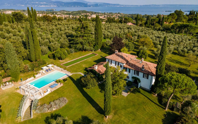 Luxury Estate on the Hills of Lake Garda