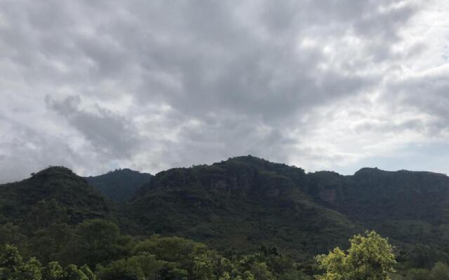 Paradise Hotel Boutique & Lounge