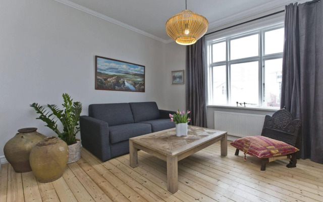 Thomsen Apartments