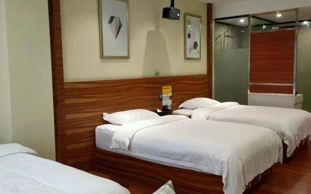 V8 Boutique Hotel