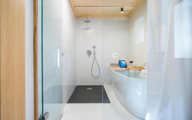 Thallos the Boutique