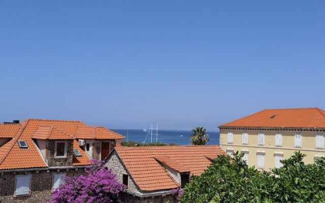 Apartments Neva Supetar