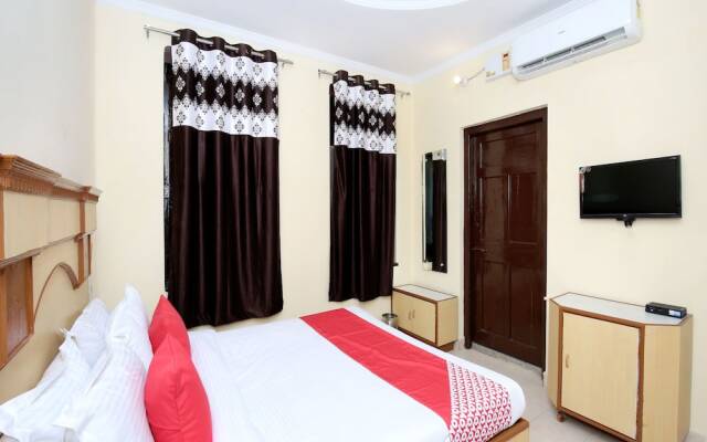 OYO 11595 Hotel Roxy