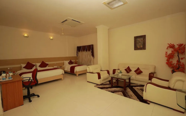 Hotel DSF GRand PLazas