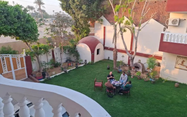 Seror Guest House